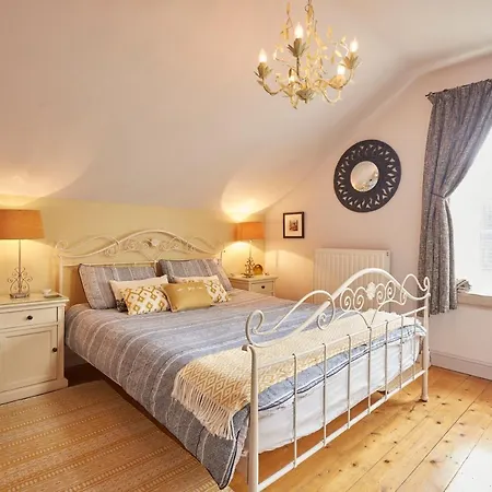 Chapel Set In A Private Courtyard In Location With 2 Parking Spaces Kirkby Lonsdale