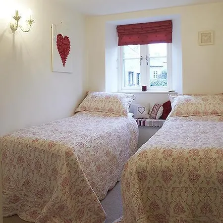 Chapel Set In A Private Courtyard In Location With 2 Parking Spaces * Kirkby Lonsdale