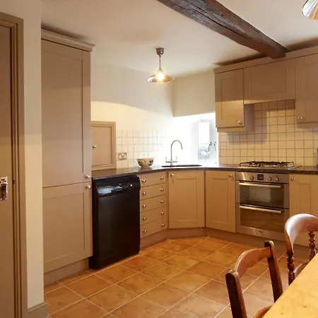 Chapel Set In A Private Courtyard In Location With 2 Parking Spaces Kirkby Lonsdale