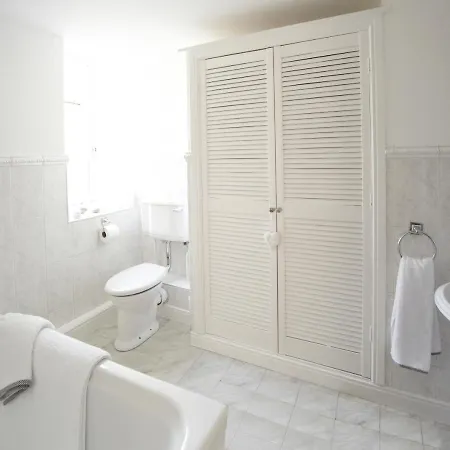 Chapel Set In A Private Courtyard In Location With 2 Parking Spaces Nyaraló Kirkby Lonsdale