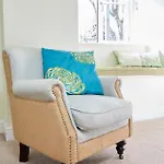 Chapel Set In A Private Courtyard In Location With 2 Parking Spaces *