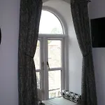 בית נופש Chapel Set In A Private Courtyard In Location With 2 Parking Spaces קירבי לונסדייל