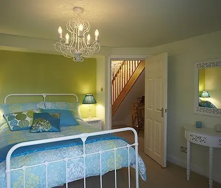 Dom wakacyjny Chapel Set In A Private Courtyard In Location With 2 Parking Spaces Kirkby Lonsdale