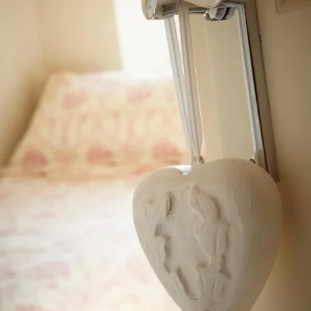 Chapel Set In A Private Courtyard In Location With 2 Parking Spaces Dom wakacyjny *