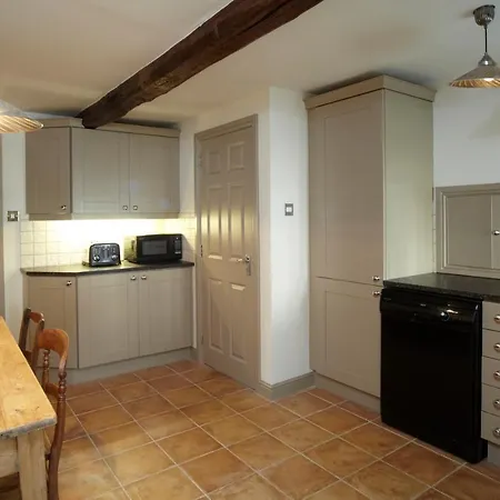 Dom wakacyjny Chapel Set In A Private Courtyard In Location With 2 Parking Spaces *