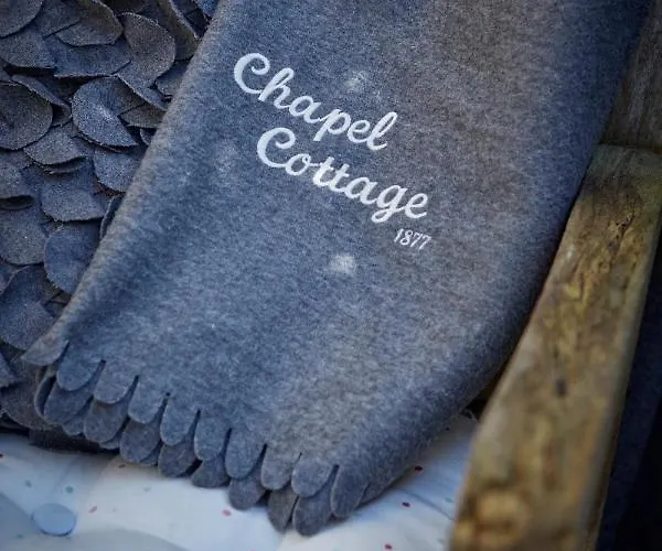 Semesterbostad Chapel Set In A Private Courtyard In Location With 2 Parking Spaces *