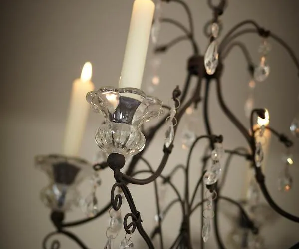 Semesterbostad Chapel Set In A Private Courtyard In Location With 2 Parking Spaces *