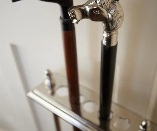 Semesterbostad Chapel Set In A Private Courtyard In Location With 2 Parking Spaces *