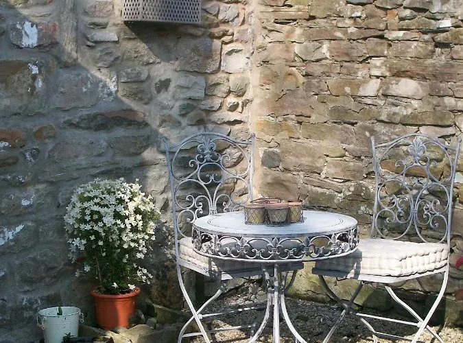Chapel Set In A Private Courtyard In Location With 2 Parking Spaces Kirkby Lonsdale