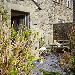 Chapel Set In A Private Courtyard In Location With 2 Parking Spaces