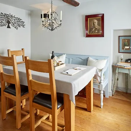 Chapel Set In A Private Courtyard In Location With 2 Parking Spaces بيت للعطل *